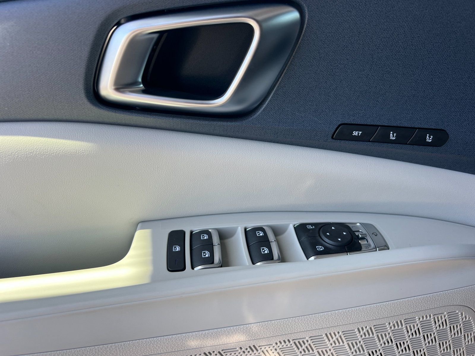 New 2026 Snow White Pearl Kia EX image 10