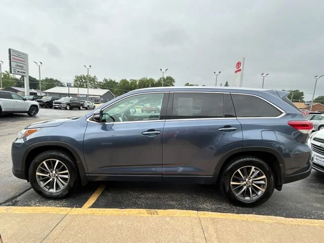 Used 2017 Shoreline Mist Toyota XLE image 6