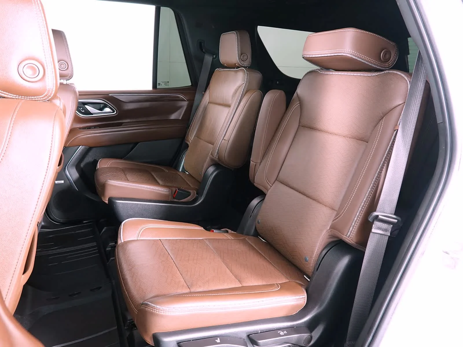 Used 2022 Summit White Chevrolet High Country image 15