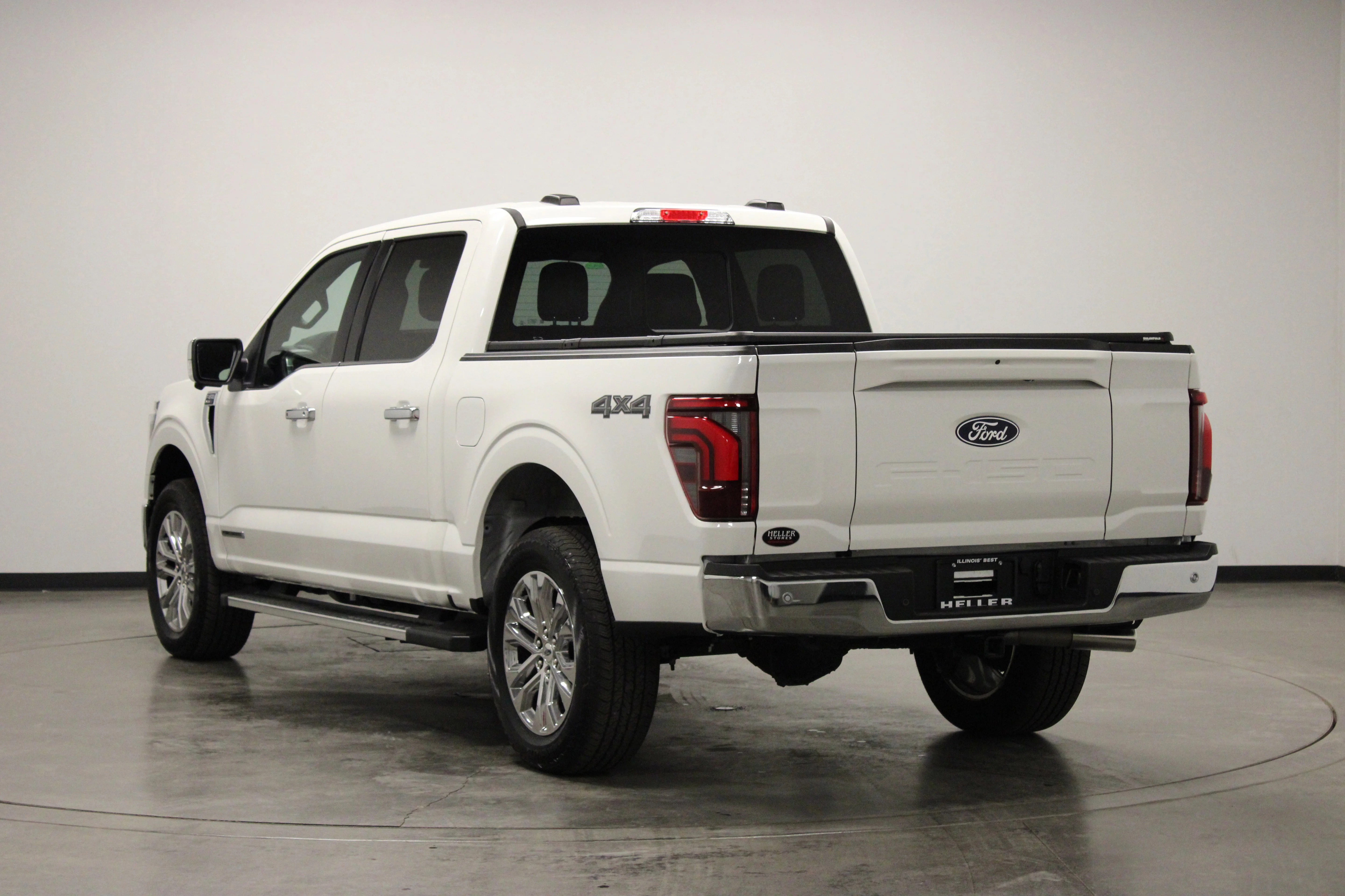 Used 2025 Star White Metallic Tri-Coat Ford LARIAT image 6