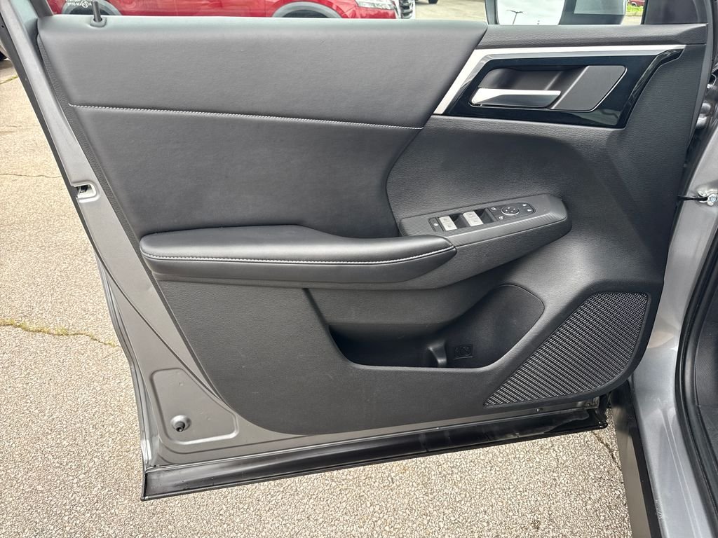Used 2022 Gray Mitsubishi SE image 12