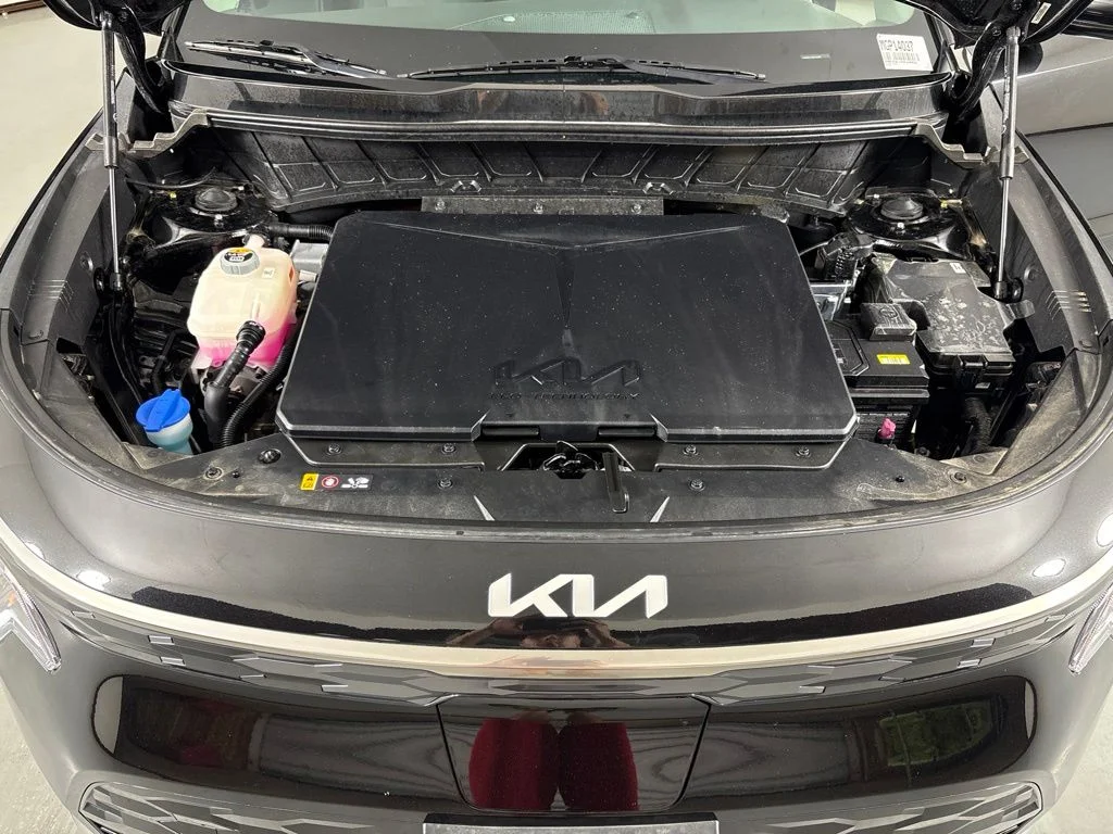 Used 2025 Black Kia Wind image 49