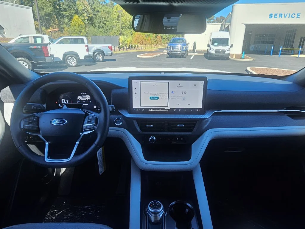 New 2027 Star White Metallic Tri-Coat Ford Platinum™ image 6