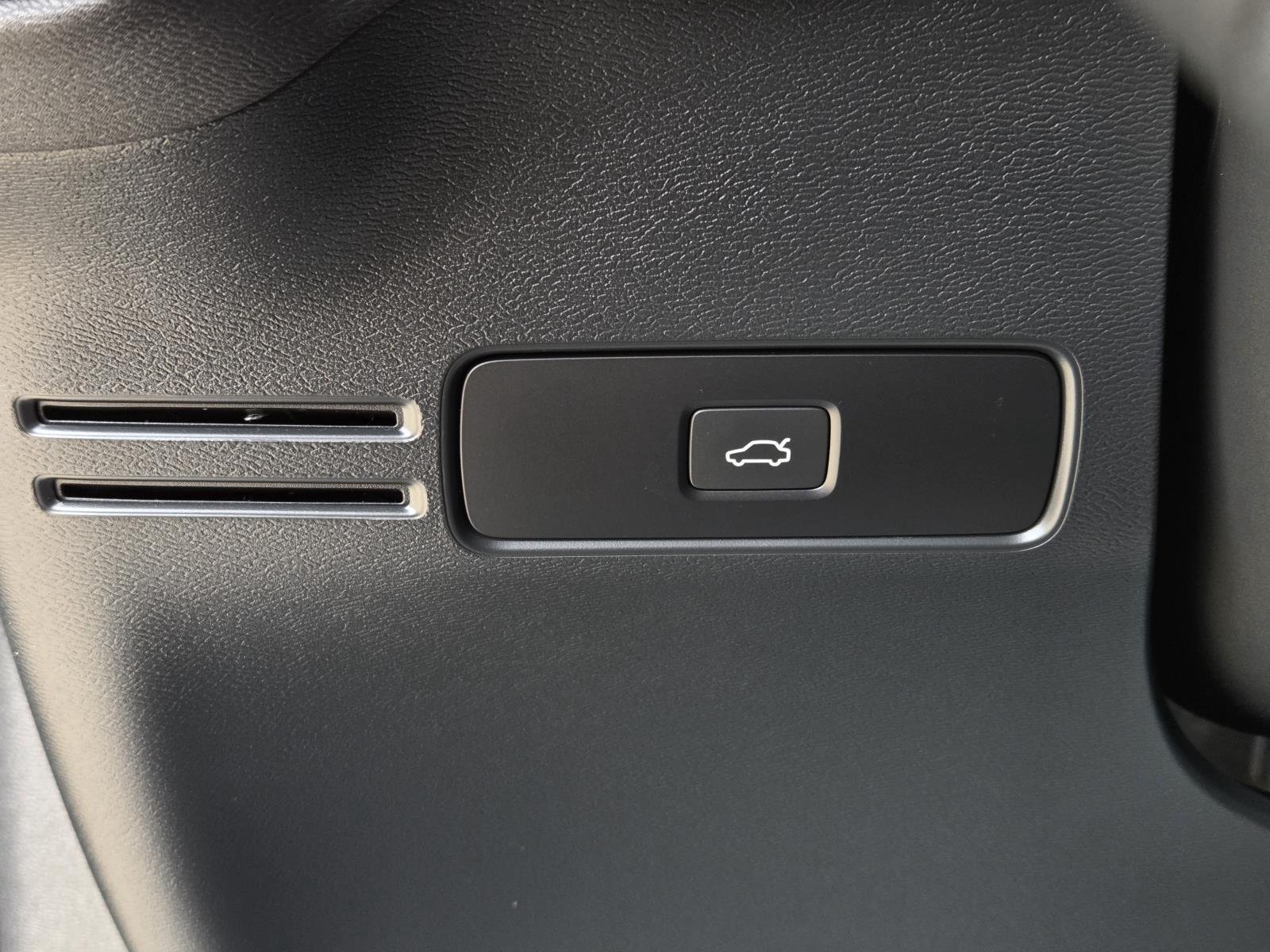 Used 2023 Thunder Gray Metallic Volvo Ultimate image 22
