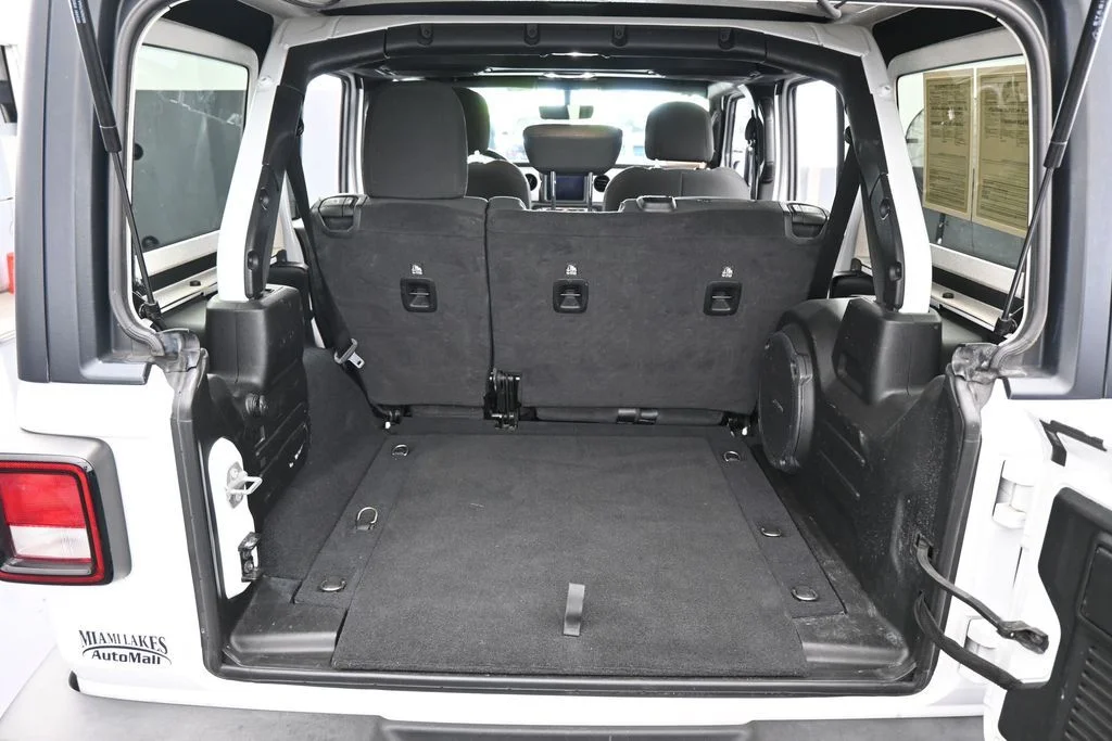 Used 2022 Bright White Clearcoat Jeep Unlimited Sport Altitude image 38