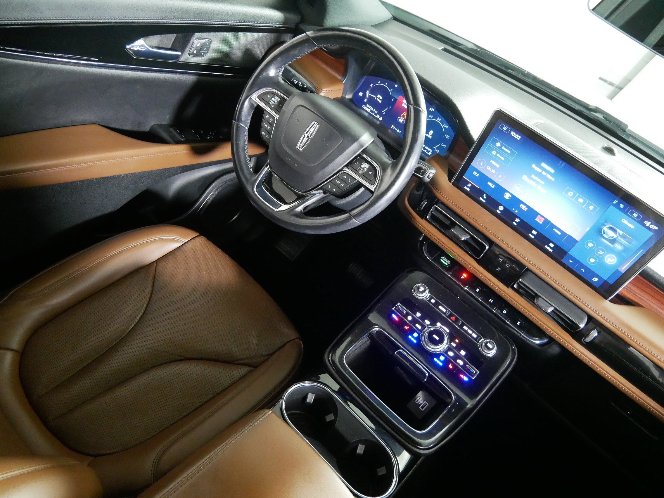Used 2022 Ceramic Pearl Metallic Tinted Clearcoat Lincoln Reserve image 9