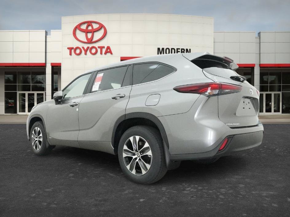 New 2026 Heavy Metallic Toyota Hybrid XLE image 22