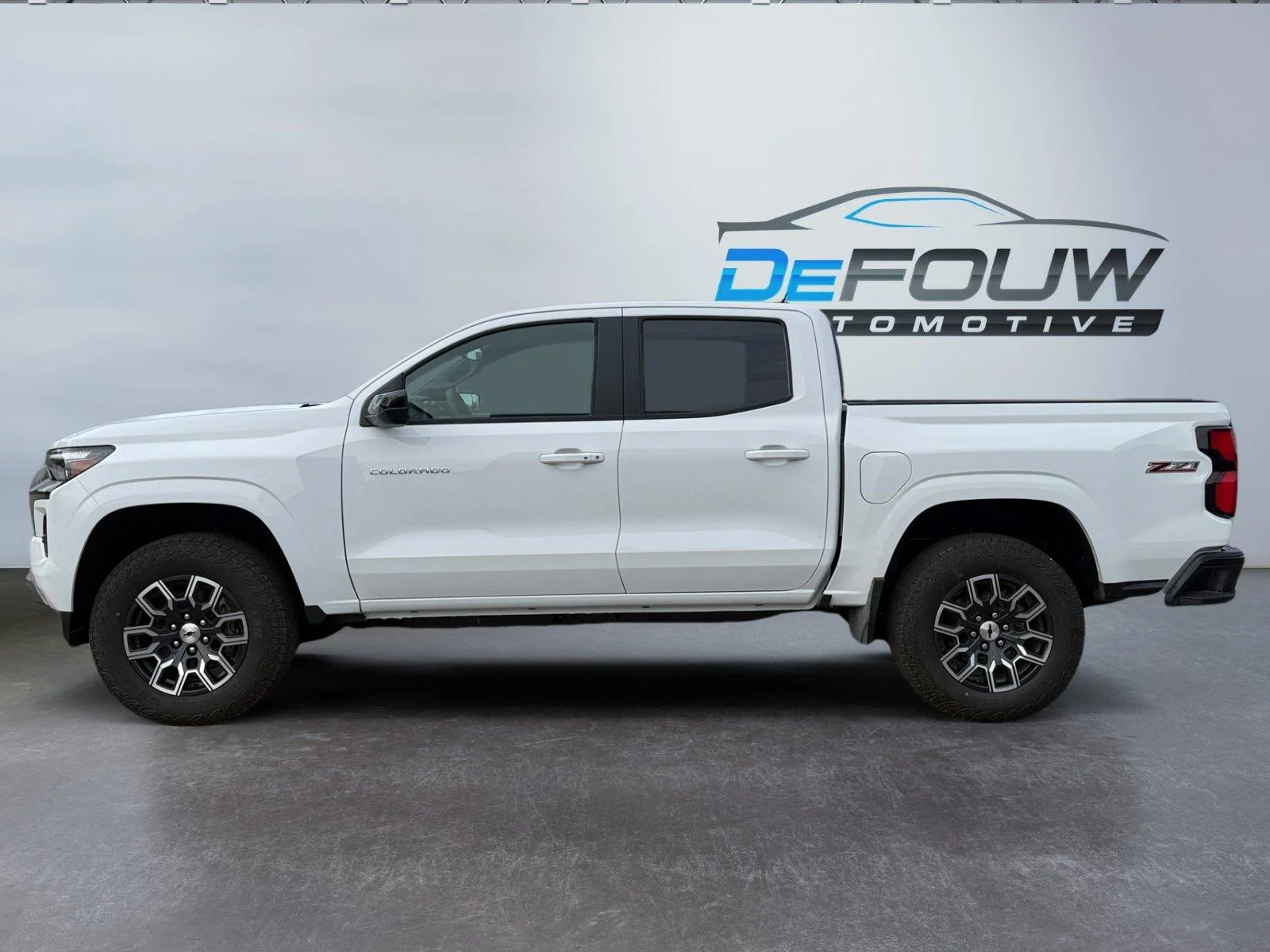 Used 2026 Summit White Chevrolet Z71 image 6