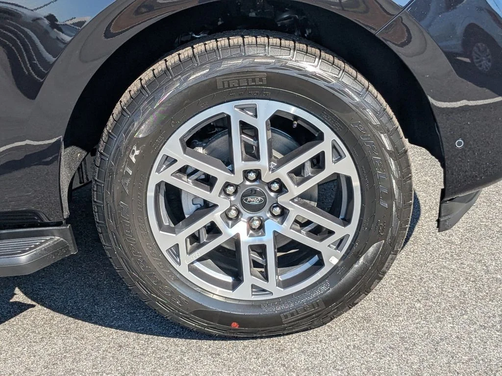 2025 Ford Expedition Active - Photo 13