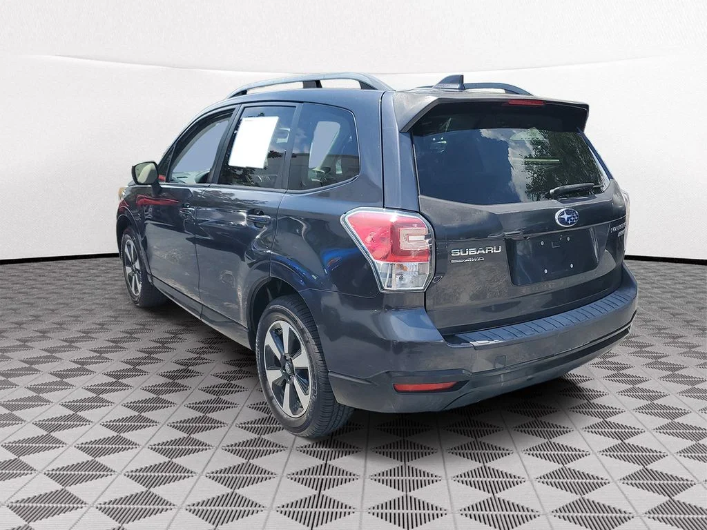 Used 2017 Gray Subaru 2.5i Premium image 4
