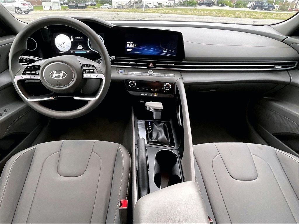 Used 2024 White Hyundai SEL image 21