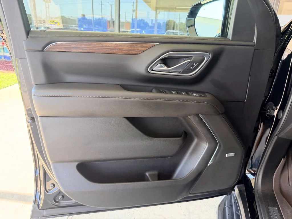 Used 2023 Black Chevrolet High Country image 11