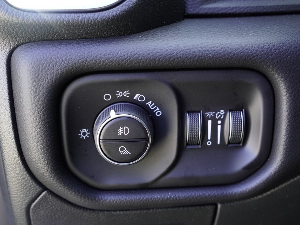 New 2026 Bright White Clear-Coat Exterior Paint RAM Big Horn/Lone Star image 12