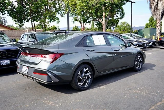 Used 2025 Gray Hyundai SEL Sport image 7