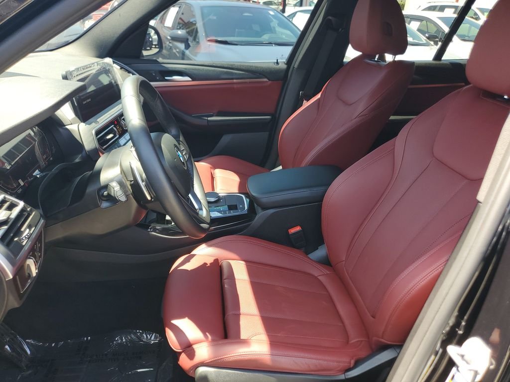 Used 2024 Black Sapphire Metallic BMW sDrive30i image 19