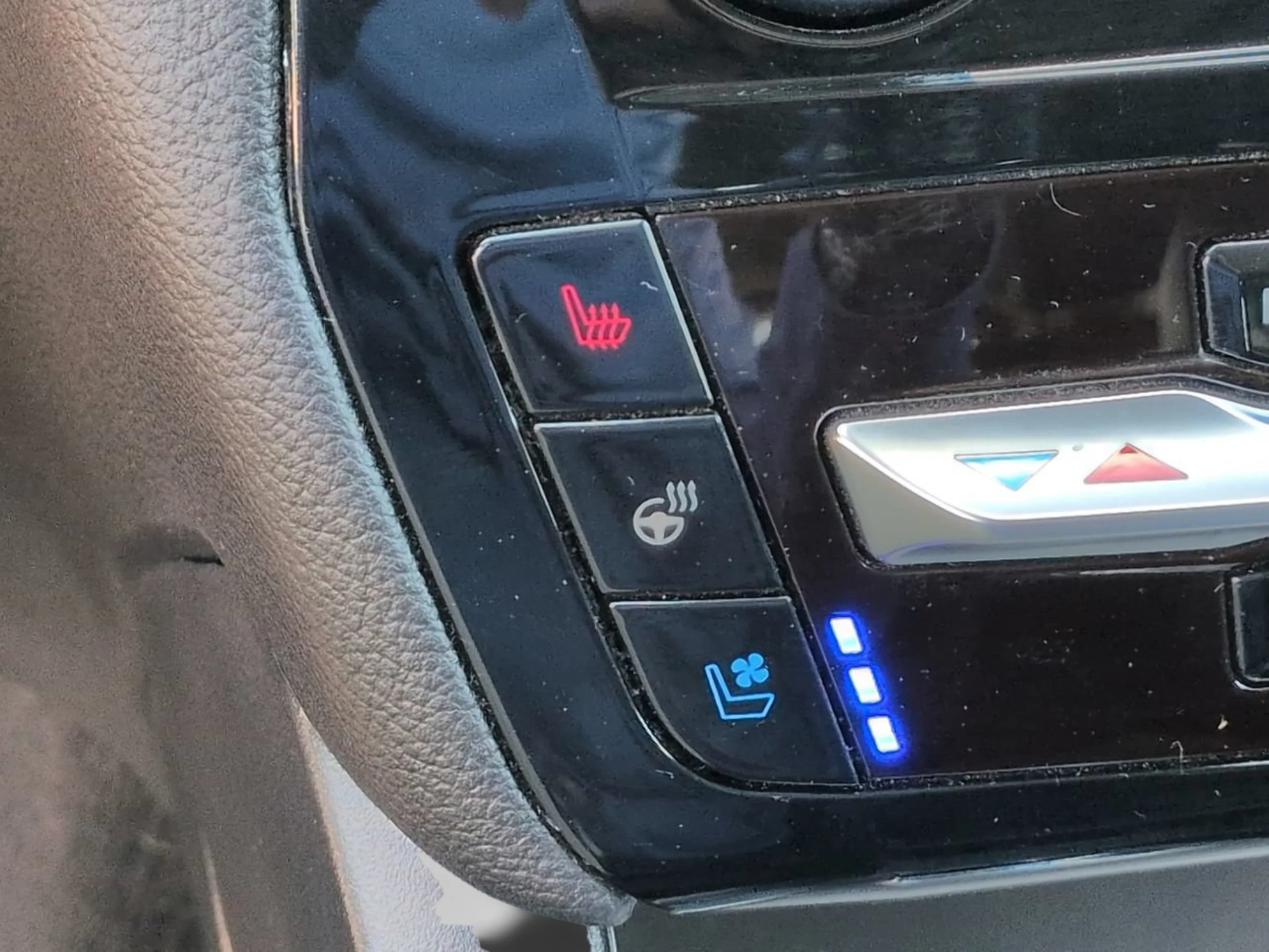 Used 2024 Gray Metallic Ford Limited image 33