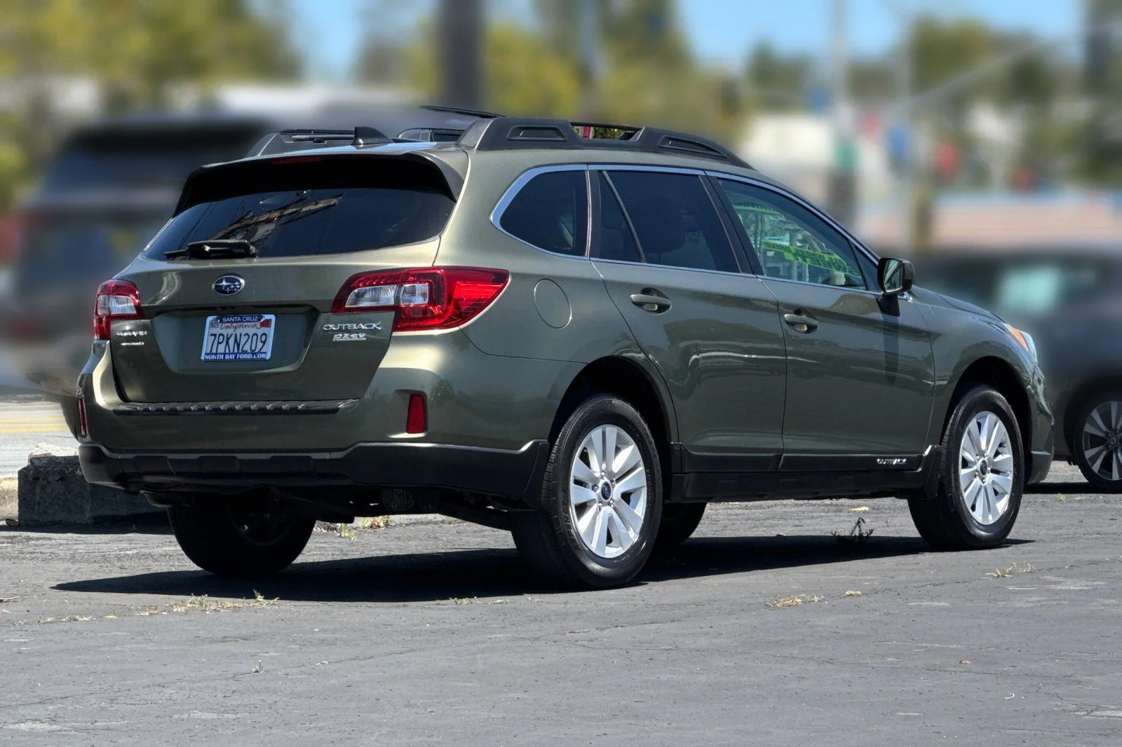 Used 2016 Wilderness Green Metallic Subaru 2.5i Premium image 27