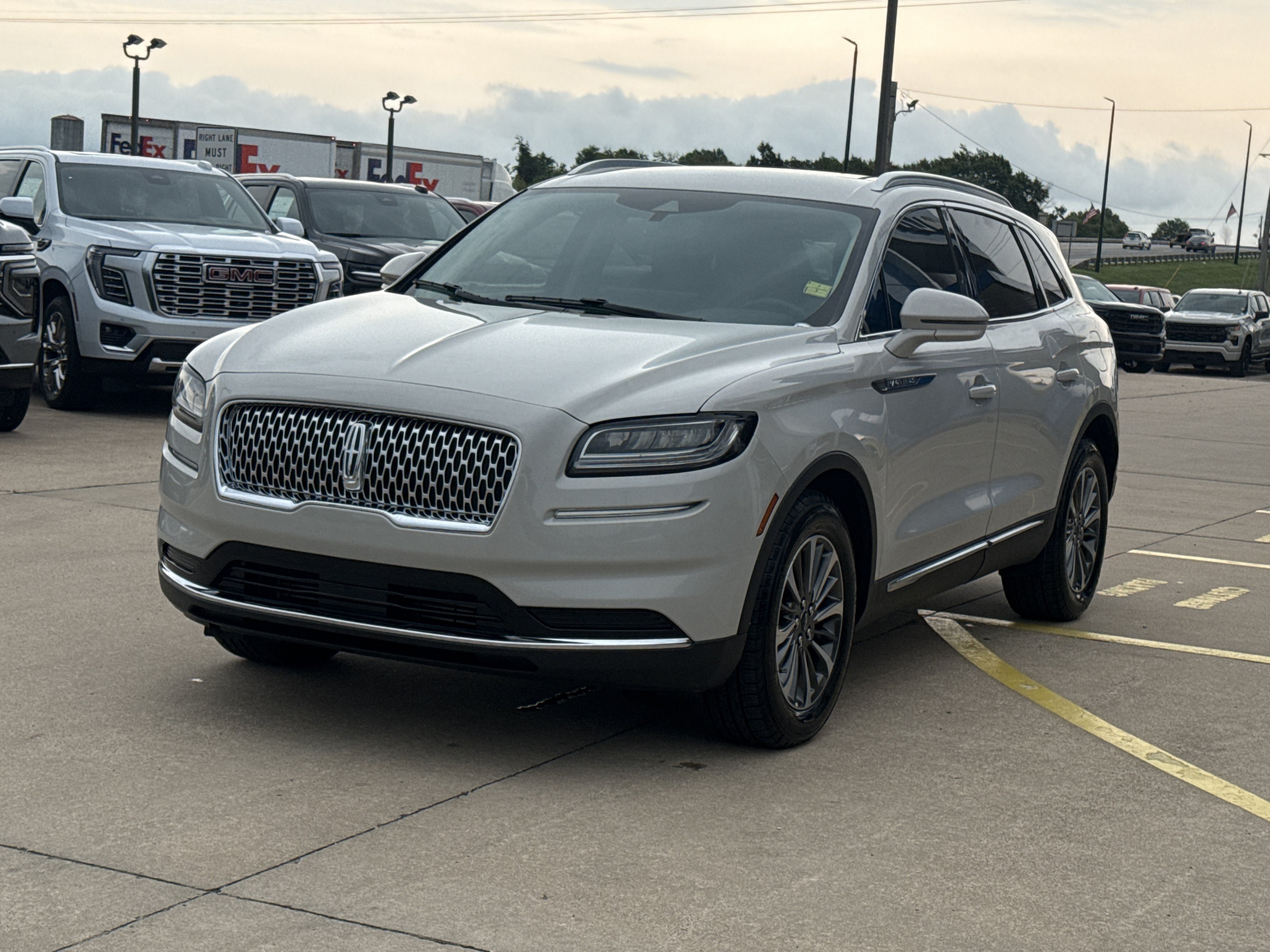 Used 2022 Silver Lincoln Standard image 14
