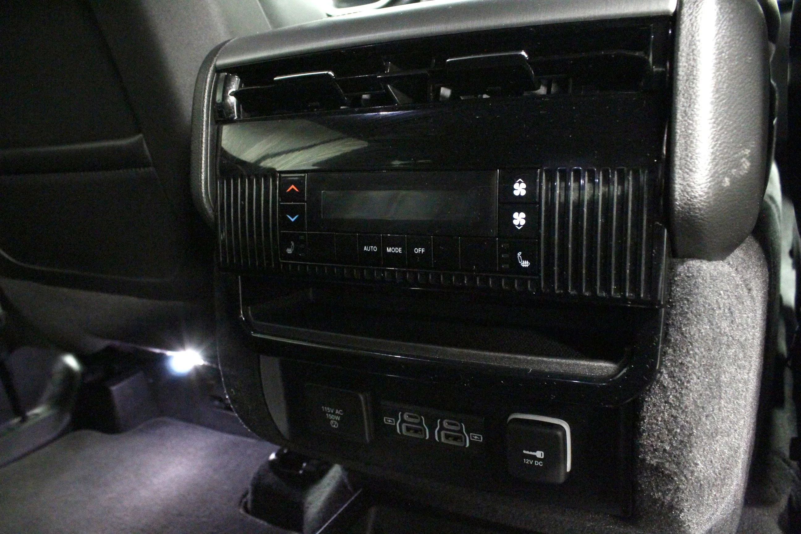 Used 2024 Diamond Black Crystal Pearlcoat Jeep Series II image 20