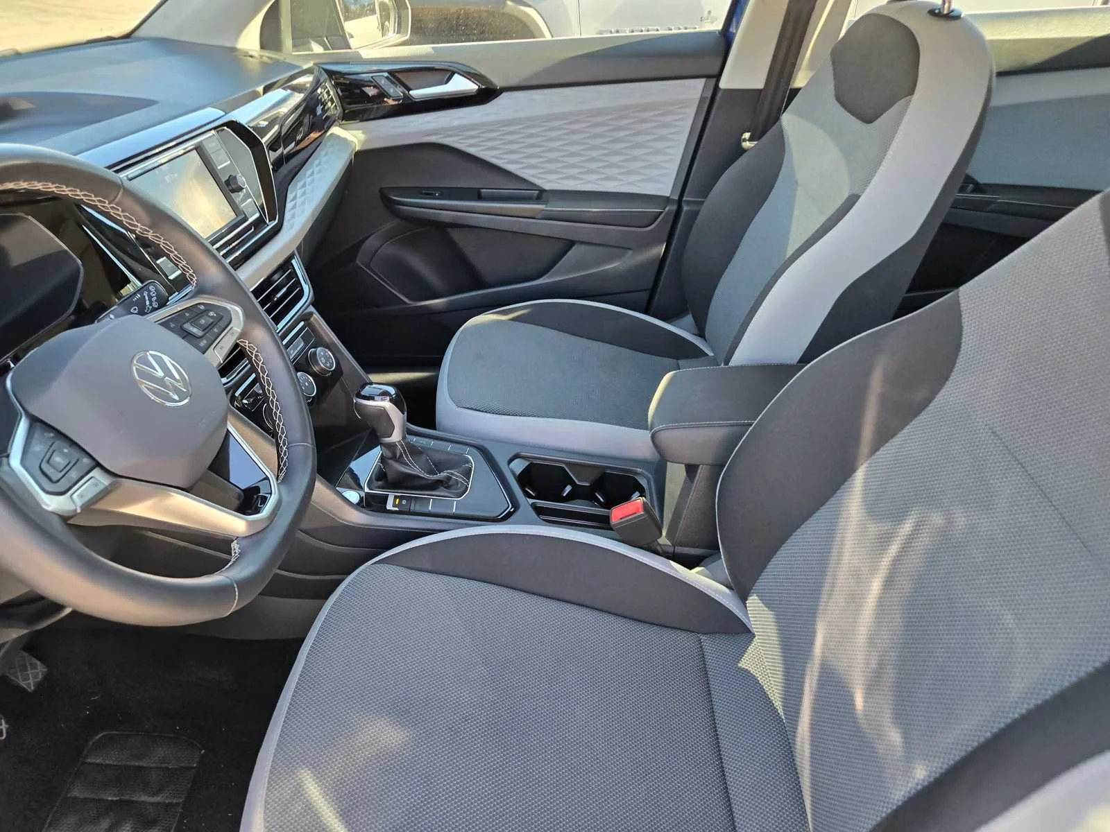 Used 2024  Volkswagen S image 19
