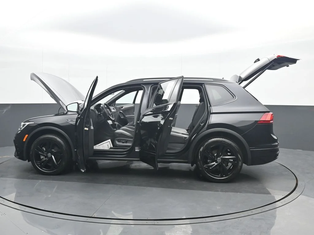 Used 2024 Black Volkswagen 2.0T SE R-Line Black image 37