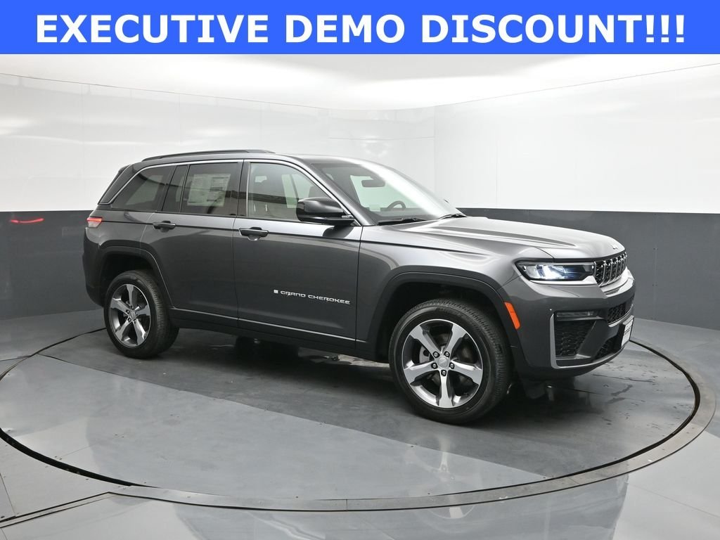 New 2026 Baltic Gray Metallic Clear-Coat Exterior Paint Jeep Limited image 17