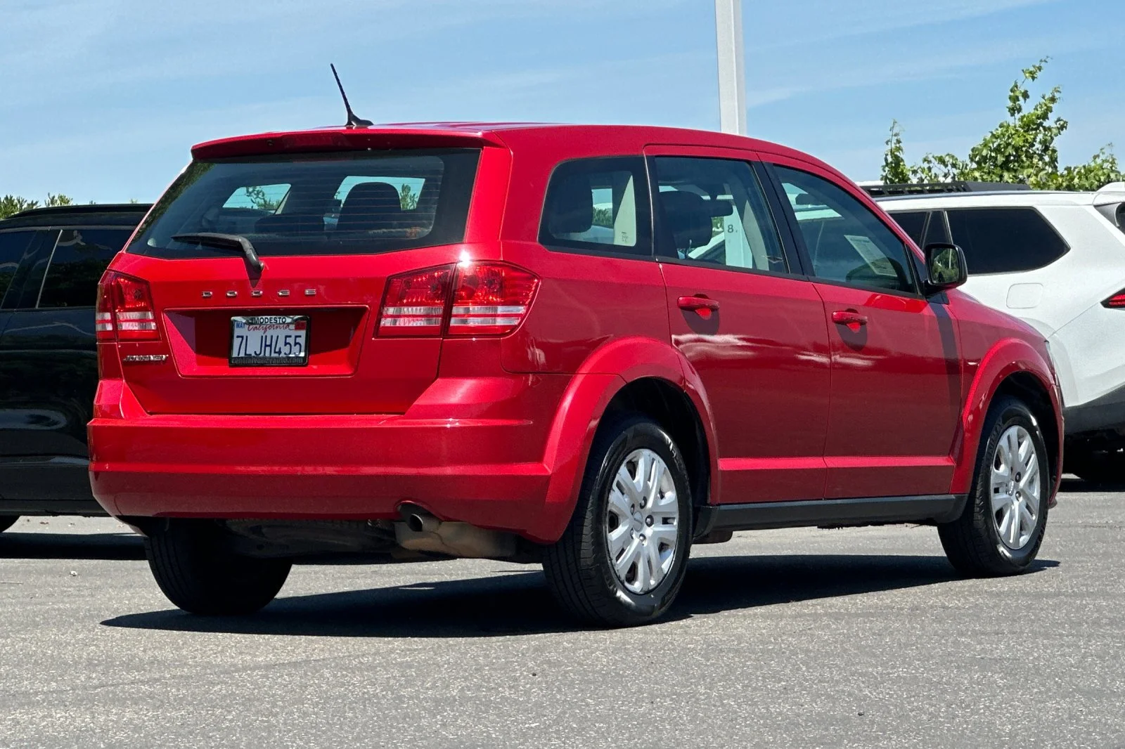 Used 2015 Redline 2 Coat Pearl Dodge American Value Pkg image 4