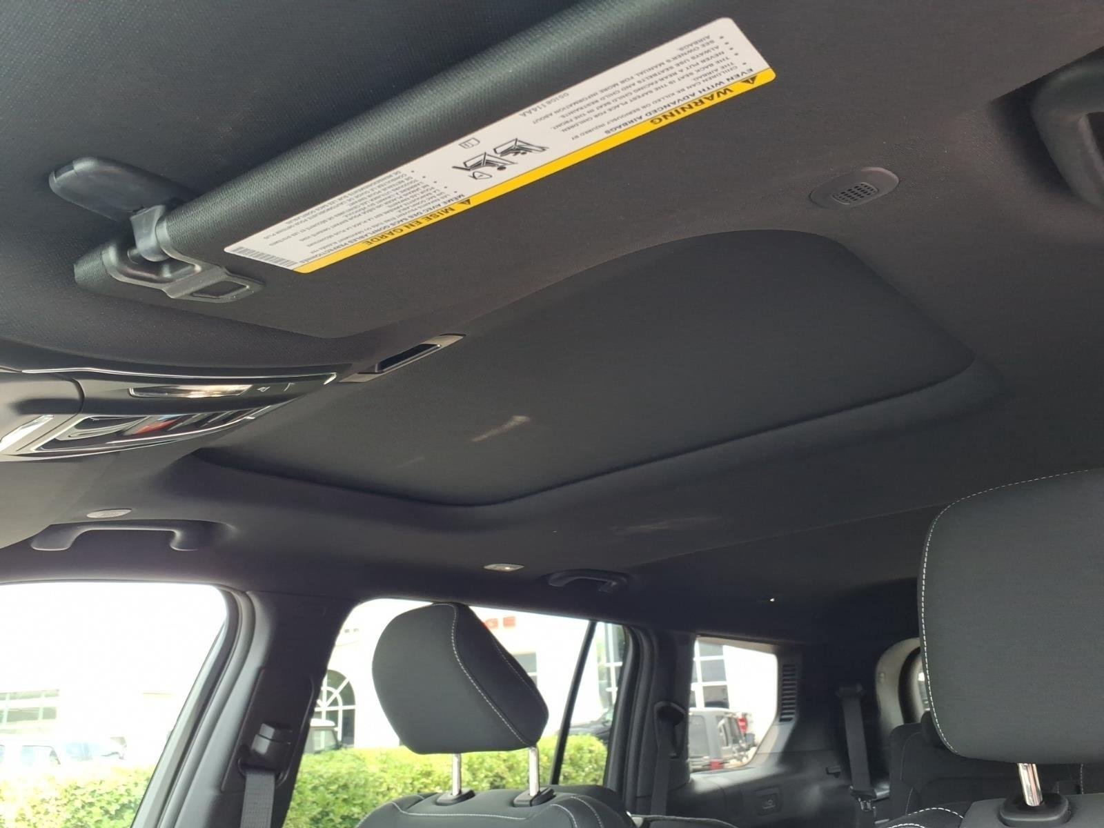 New 2026 Bright White Clear-Coat Exterior Paint Jeep Laredo X image 6