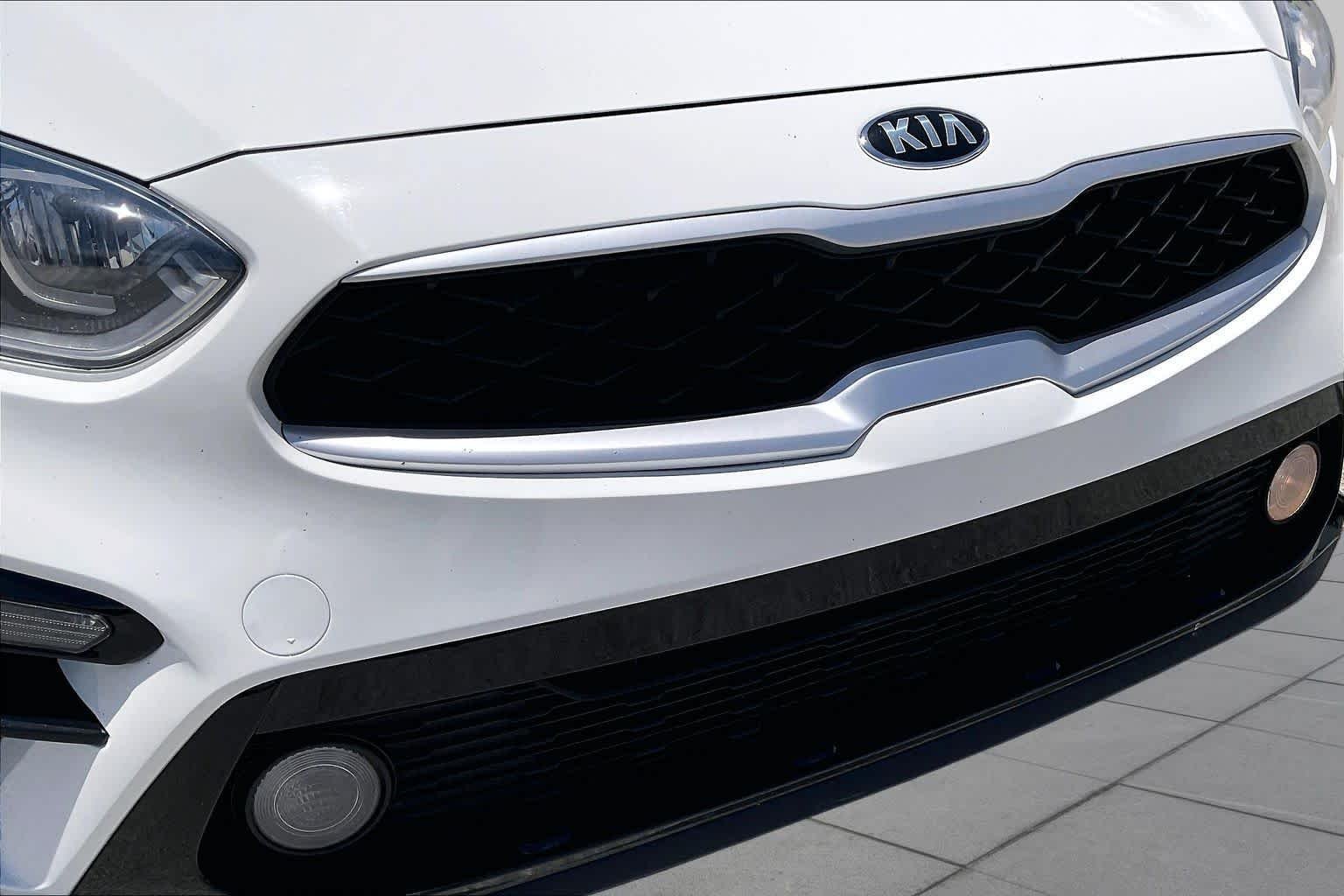 Used 2021 Clear White Kia LXS image 29