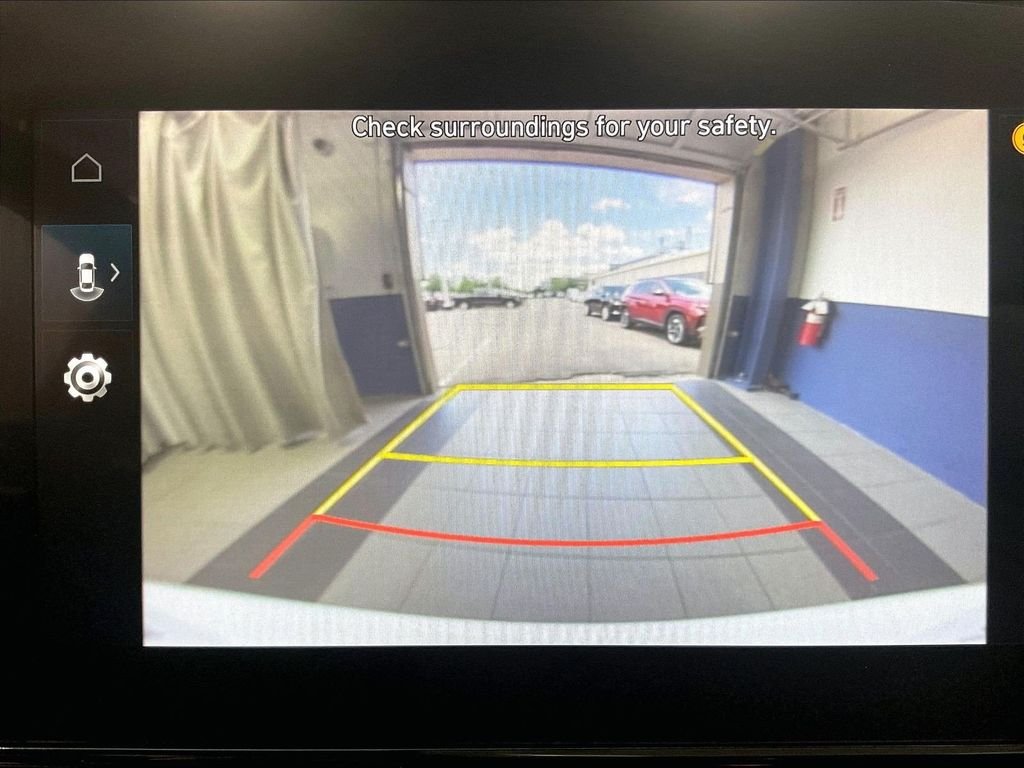 Used 2025 White Hyundai SEL Sport image 19