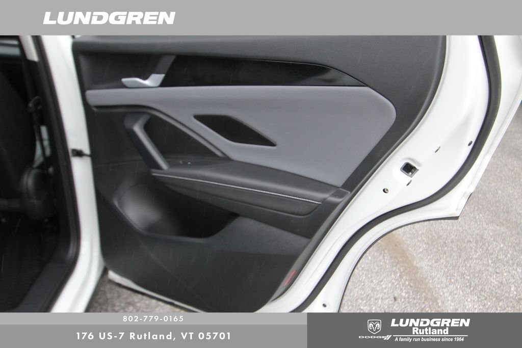 Used 2025 White Volkswagen 2.0T SE image 17