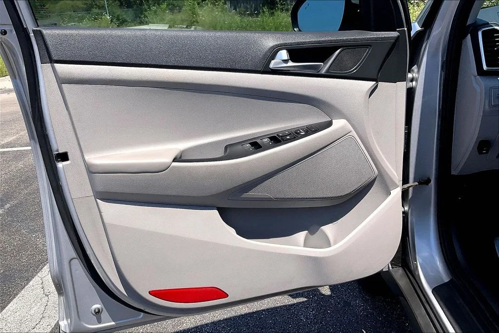 Used 2020 Silver Hyundai Value image 22