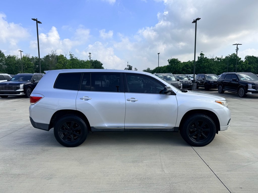 Used 2013 Classic Silver Metallic Toyota  image 4