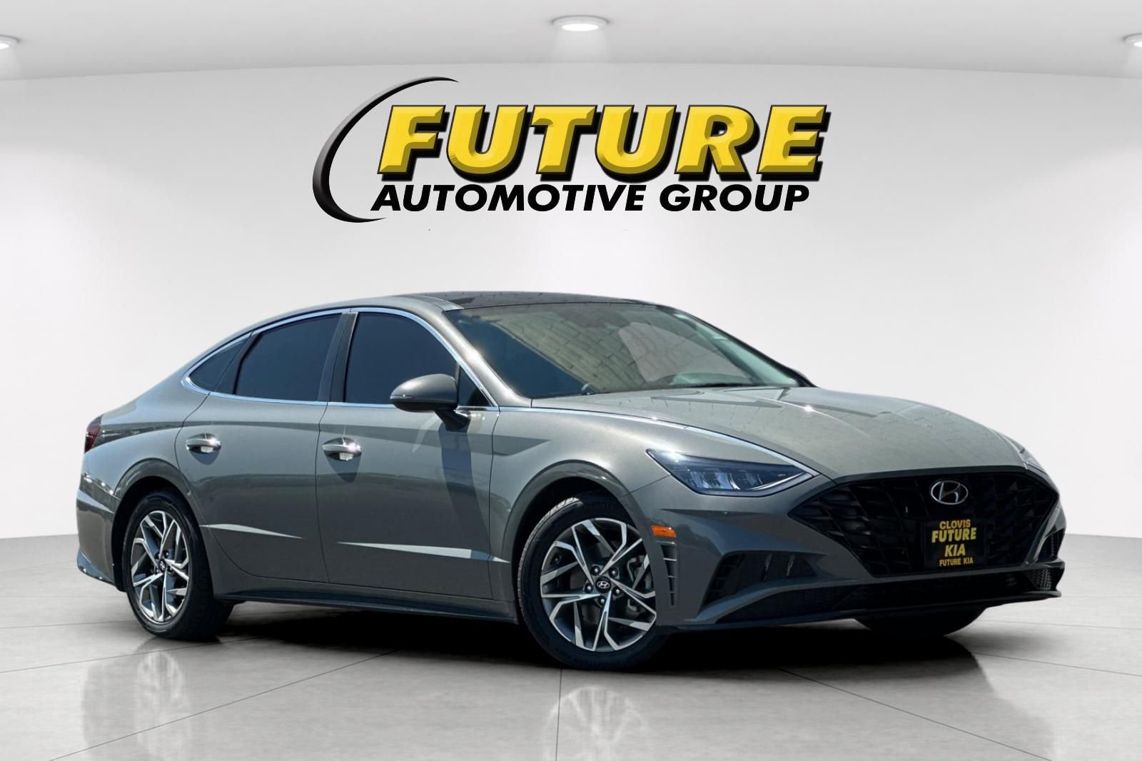 Used 2022 Gray Hyundai SEL image 1