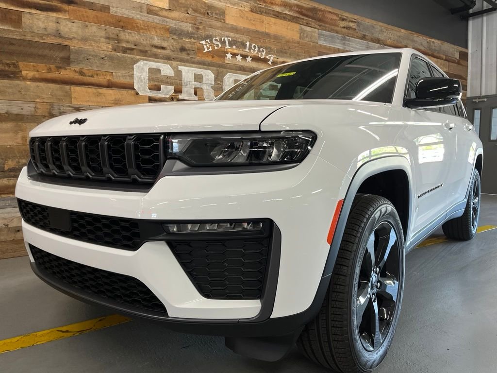 New 2026 Bright White Clear-Coat Exterior Paint Jeep Limited image 9