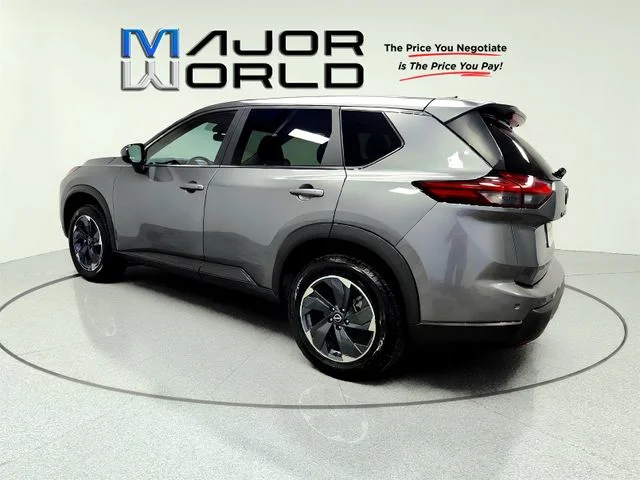 Used 2025 Gray Nissan SV image 5
