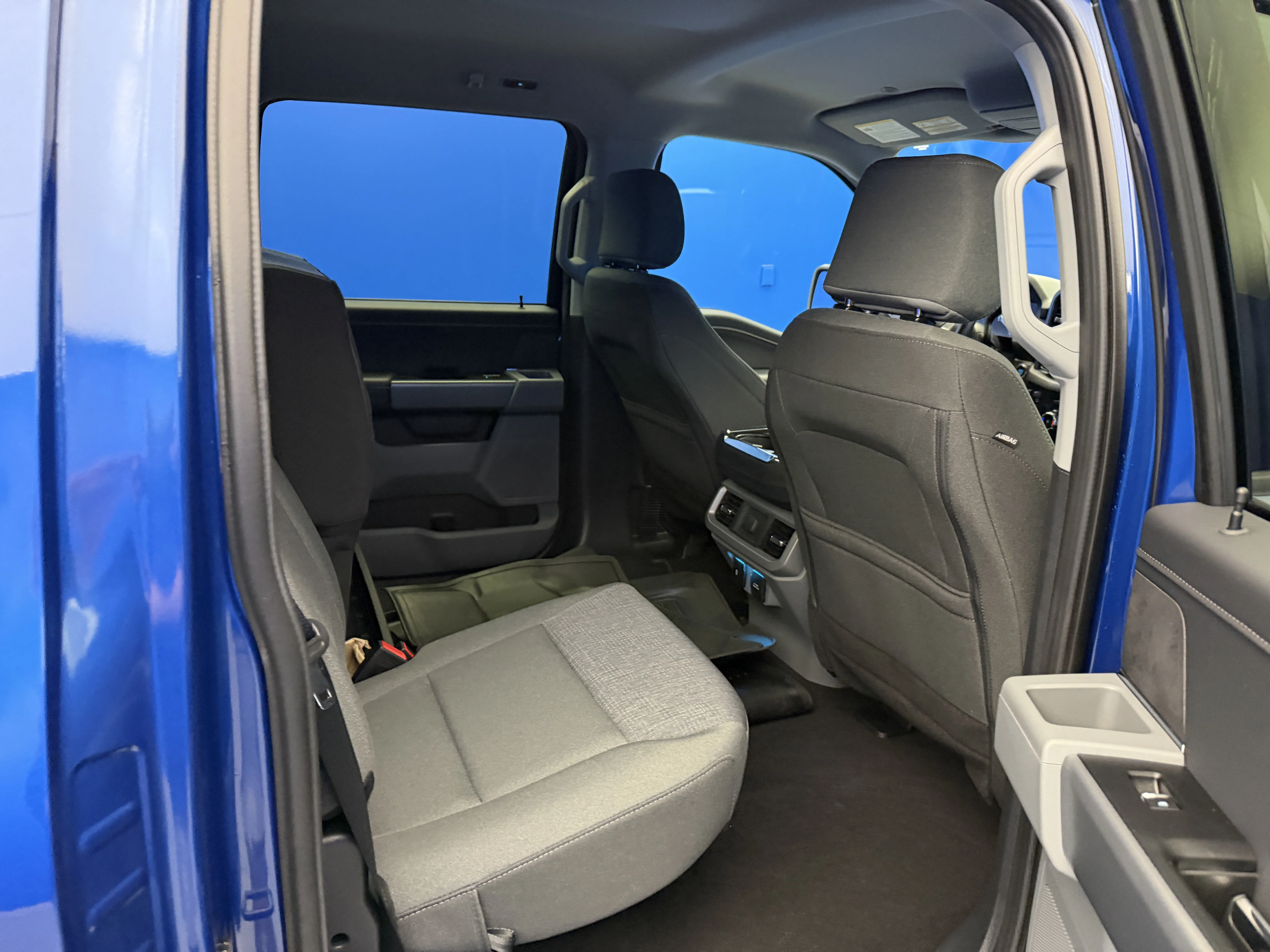 Used 2024 Atlas Blue Metallic Ford XLT image 28