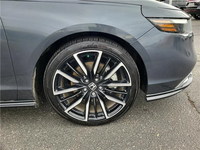 Used 2025 Meteorite Gray Metallic Honda Touring image 6