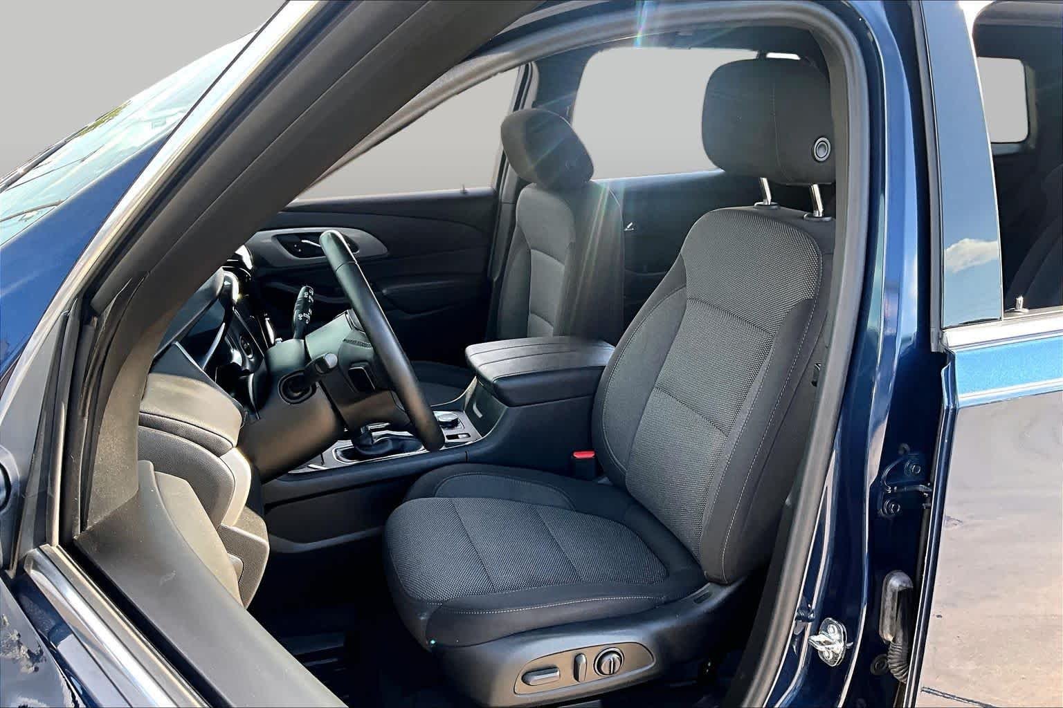 Used 2023 Northsky Blue Metallic Chevrolet LT Cloth image 8