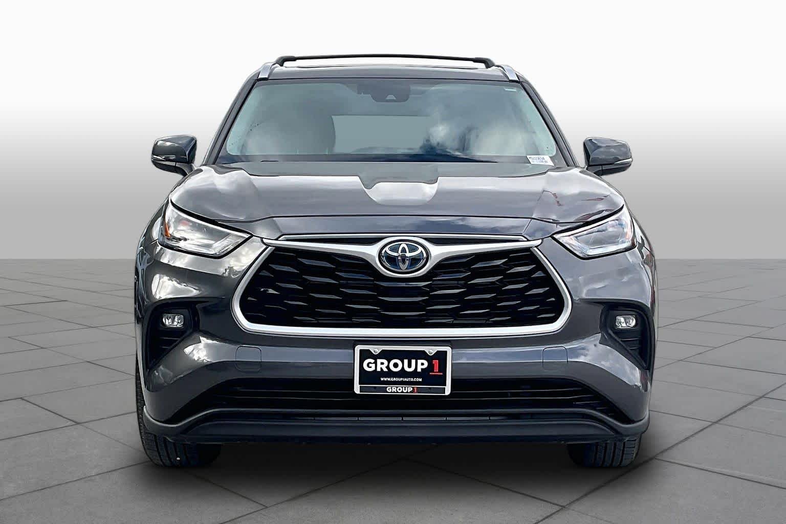 Used 2021 Magnetic Gray Metallic Toyota Hybrid XLE image 4