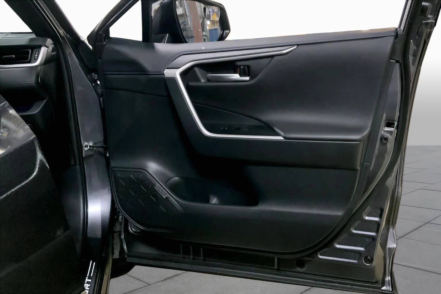 Used 2025 Magnetic Gray Metallic/Midnight Black Metallic Toyota Hybrid XSE image 23