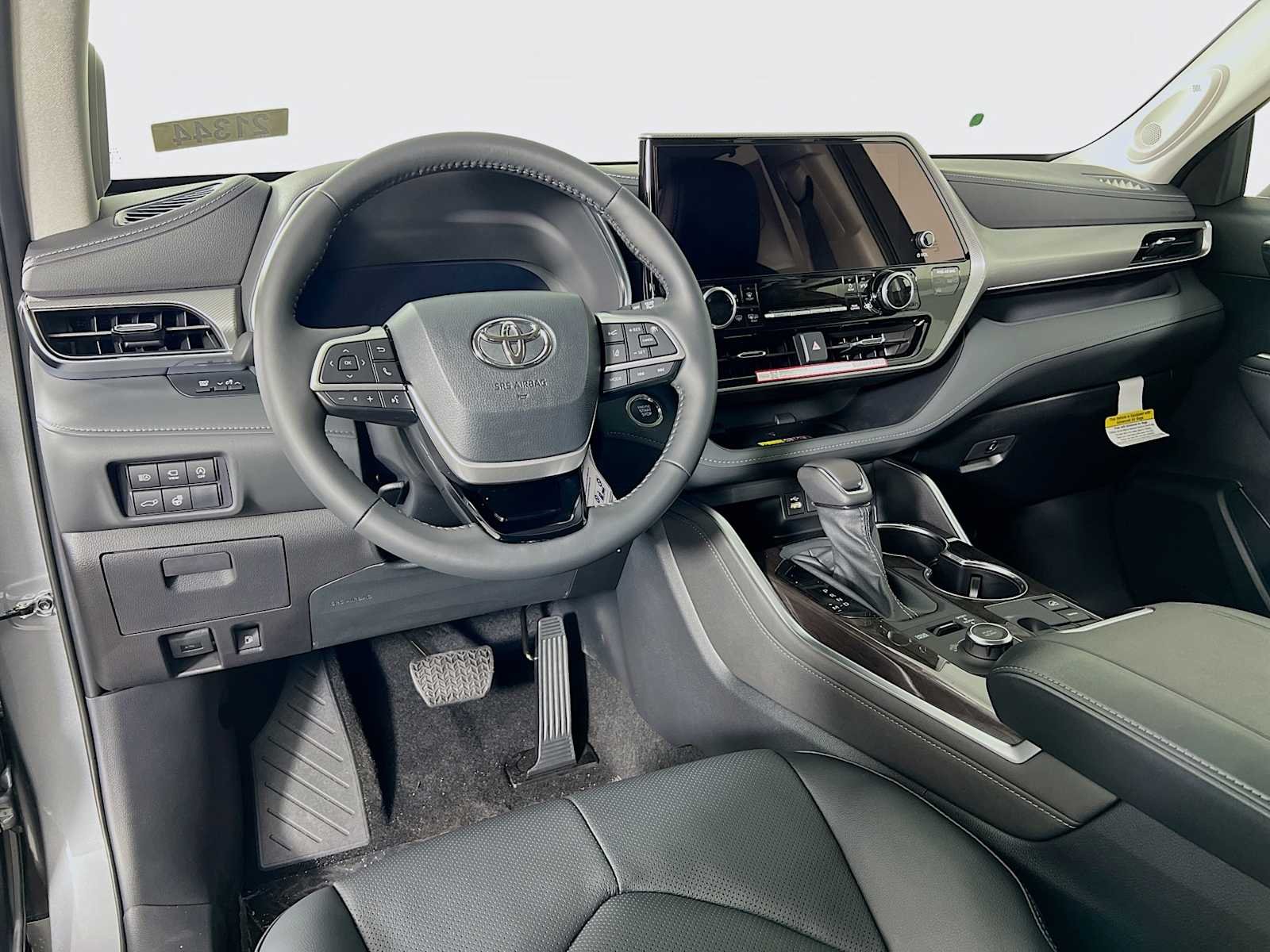 2026 Toyota Highlander — photo 7