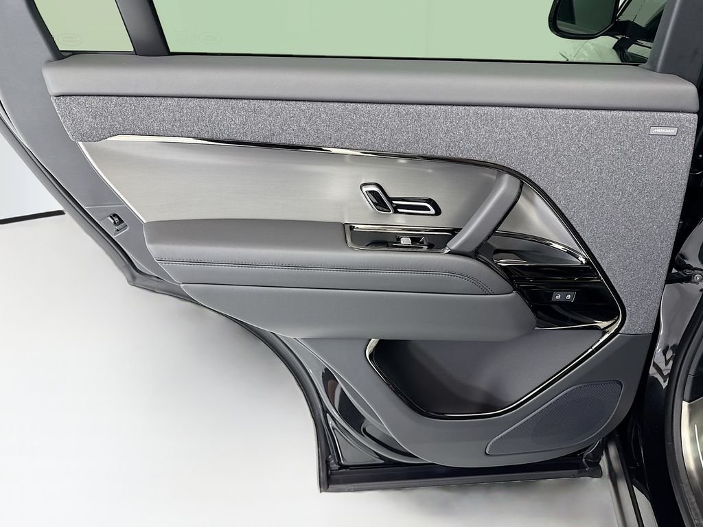 New 2026 Santorini Black LAND ROVER SE image 26