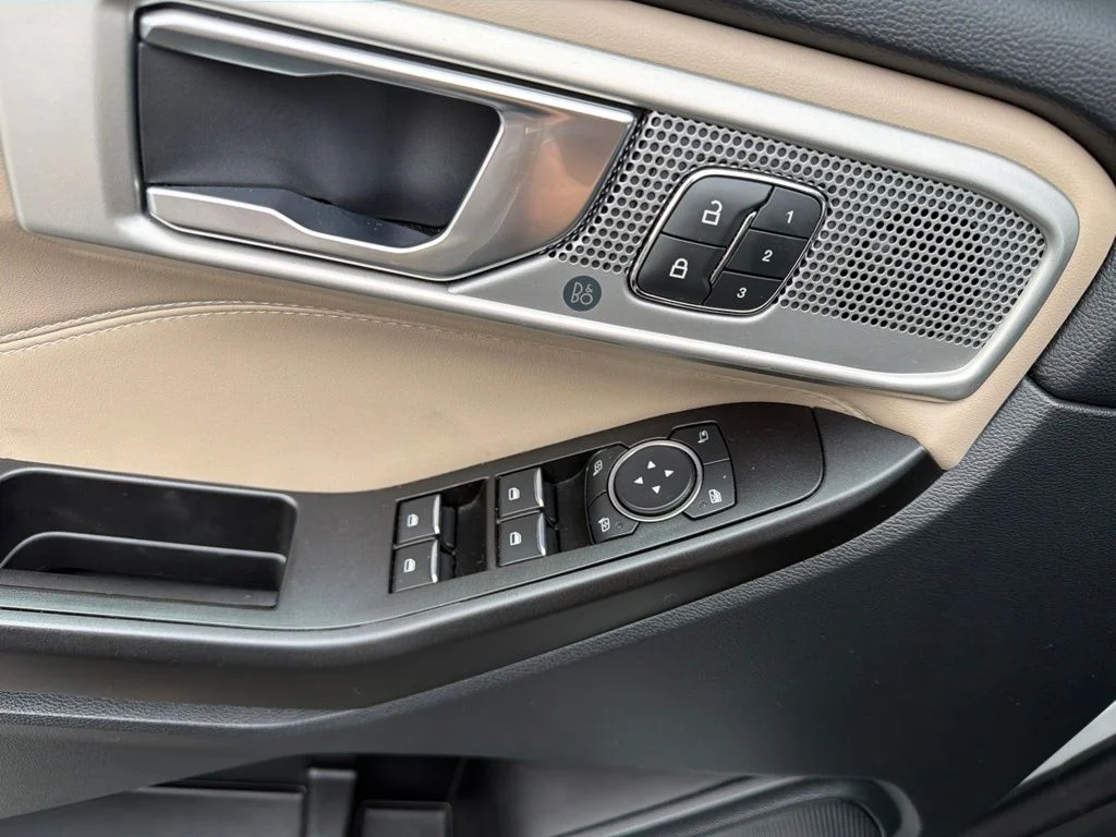 Used 2020 White Ford Limited image 15