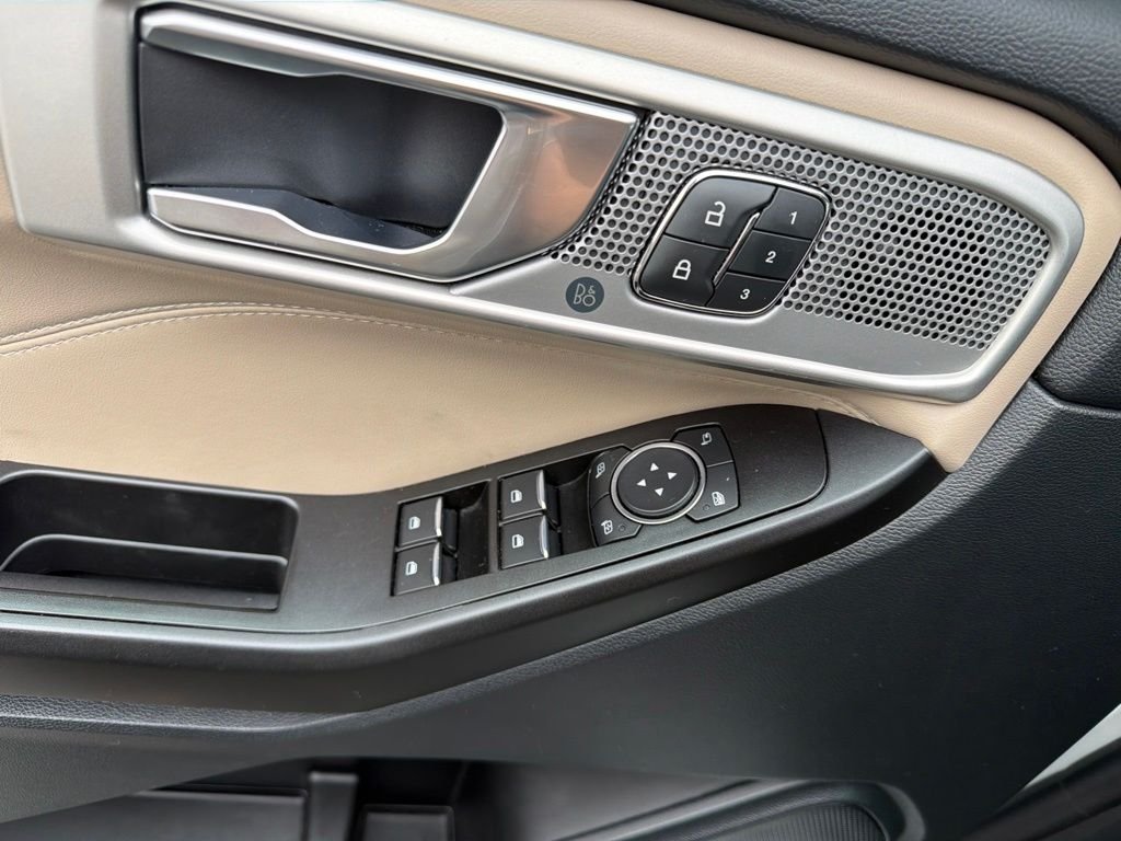 Used 2020 White Ford Limited image 15