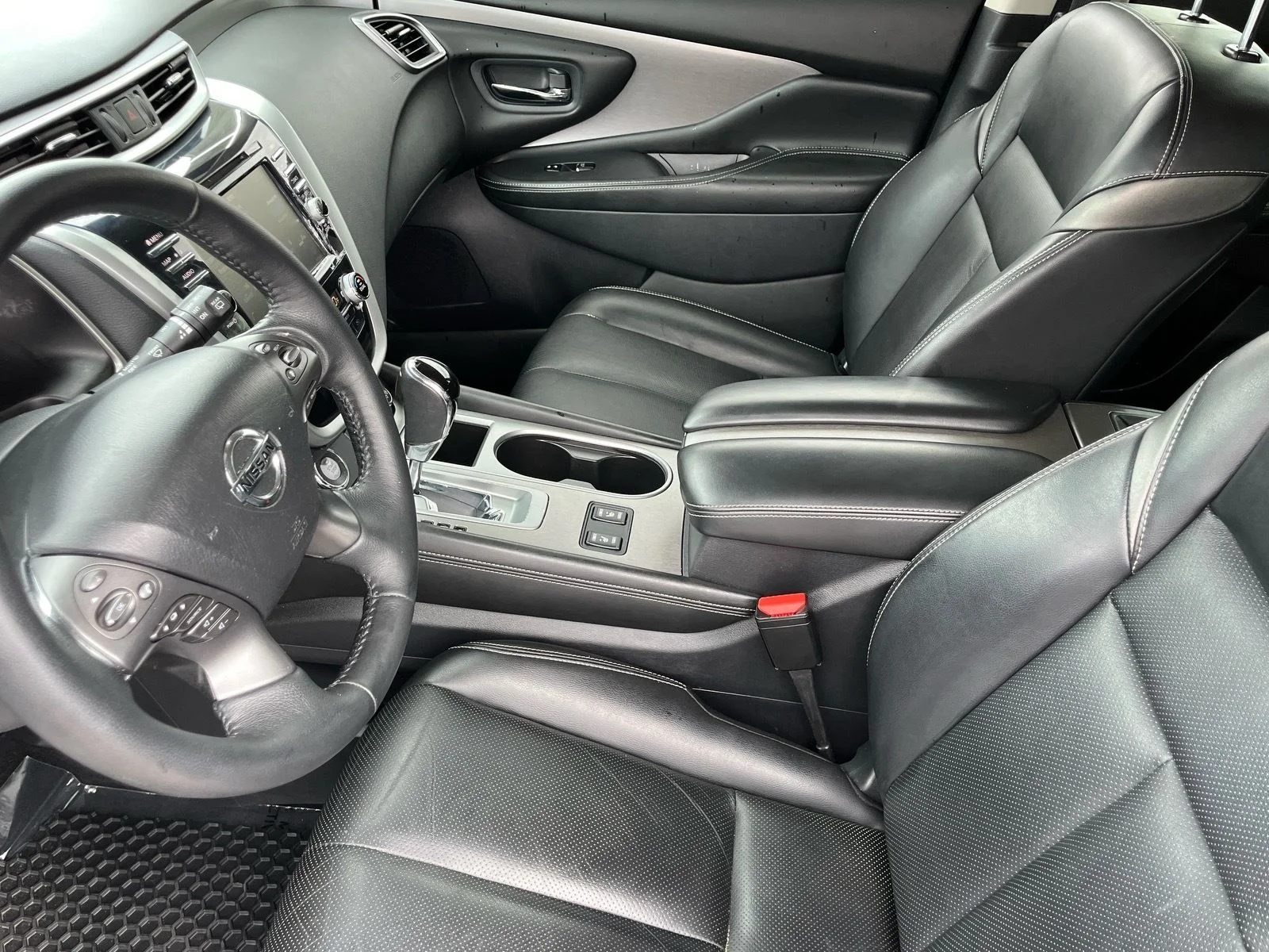 Used 2019 Pearl White Tricoat Nissan SL image 16