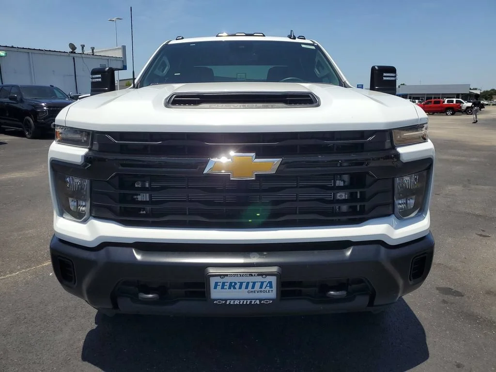 New 2026 Summit White Chevrolet WT image 22