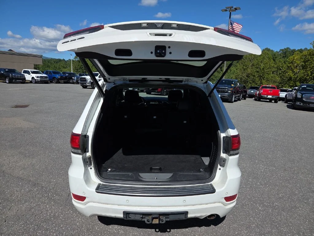 Certified Used 2020 White Jeep Altitude image 26