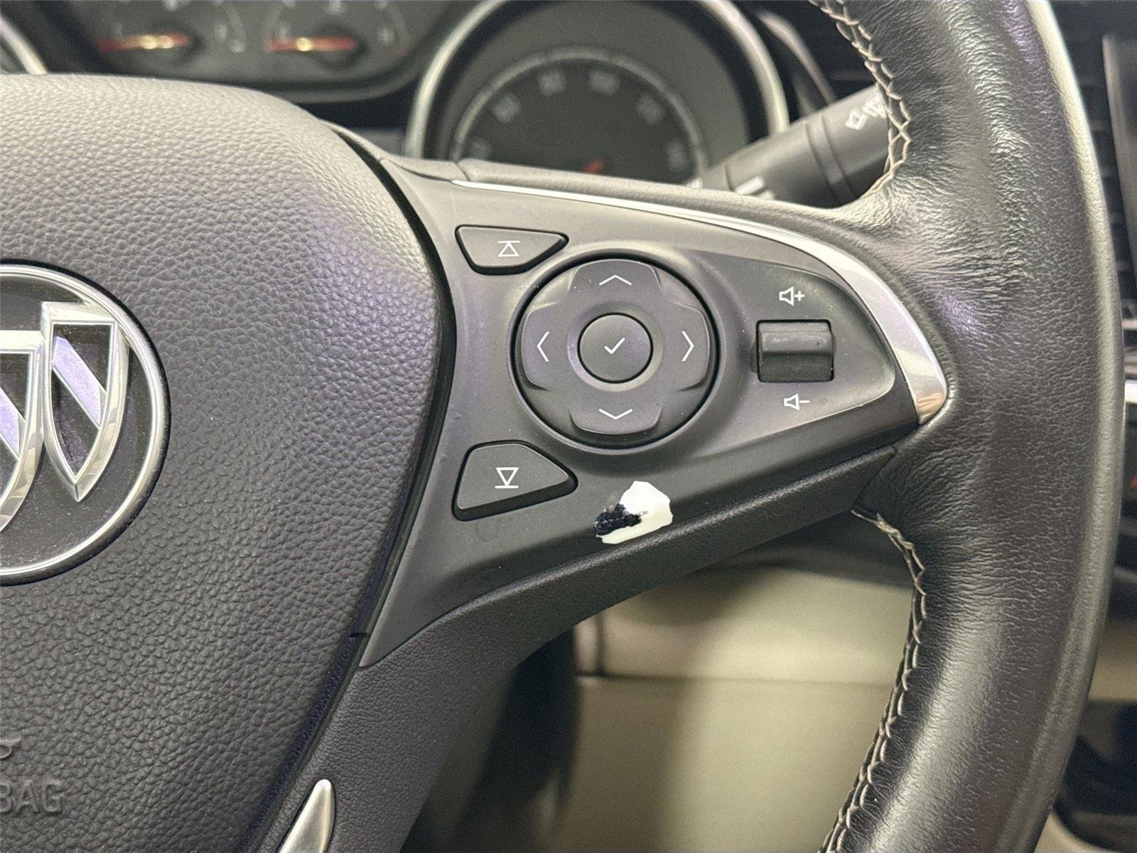 Used 2018 White Frost Tricoat Buick Essence image 21
