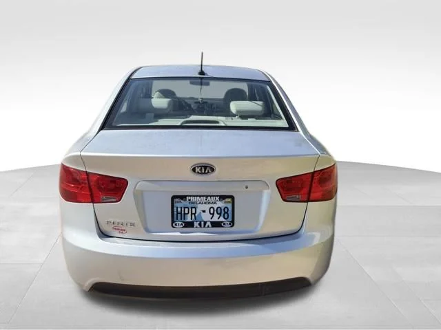 Used 2010 Silver Kia LX image 4